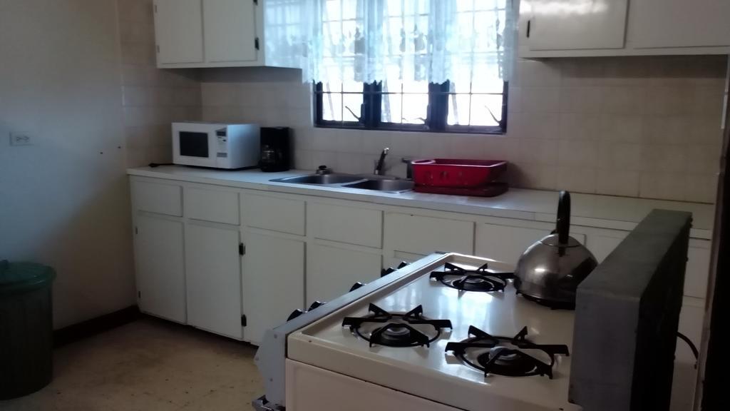 Hotel Relax Resort Teluk Montego Bagian luar foto