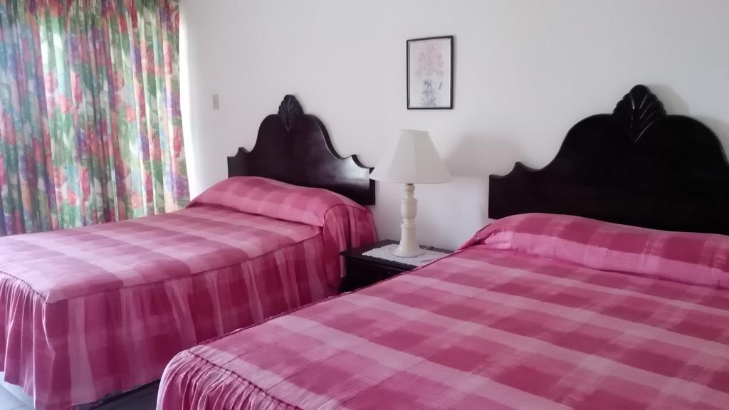 Hotel Relax Resort Teluk Montego Bagian luar foto