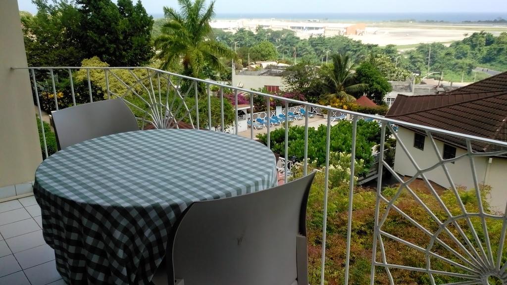 Hotel Relax Resort Teluk Montego Bagian luar foto