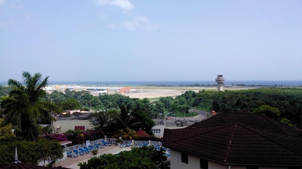 Hotel Relax Resort Teluk Montego Bagian luar foto