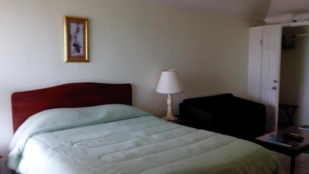 Hotel Relax Resort Teluk Montego Bagian luar foto