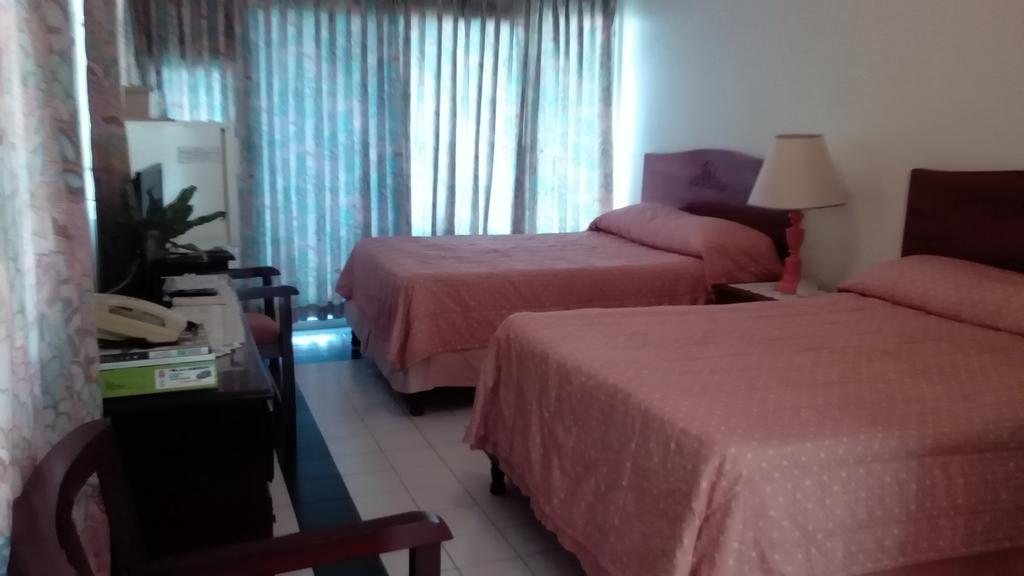 Hotel Relax Resort Teluk Montego Bagian luar foto