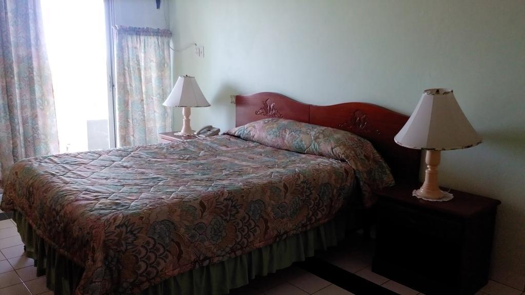 Hotel Relax Resort Teluk Montego Bagian luar foto