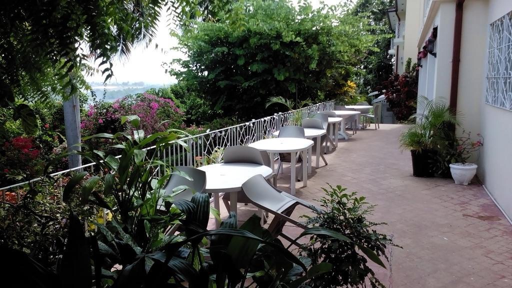 Hotel Relax Resort Teluk Montego Bagian luar foto