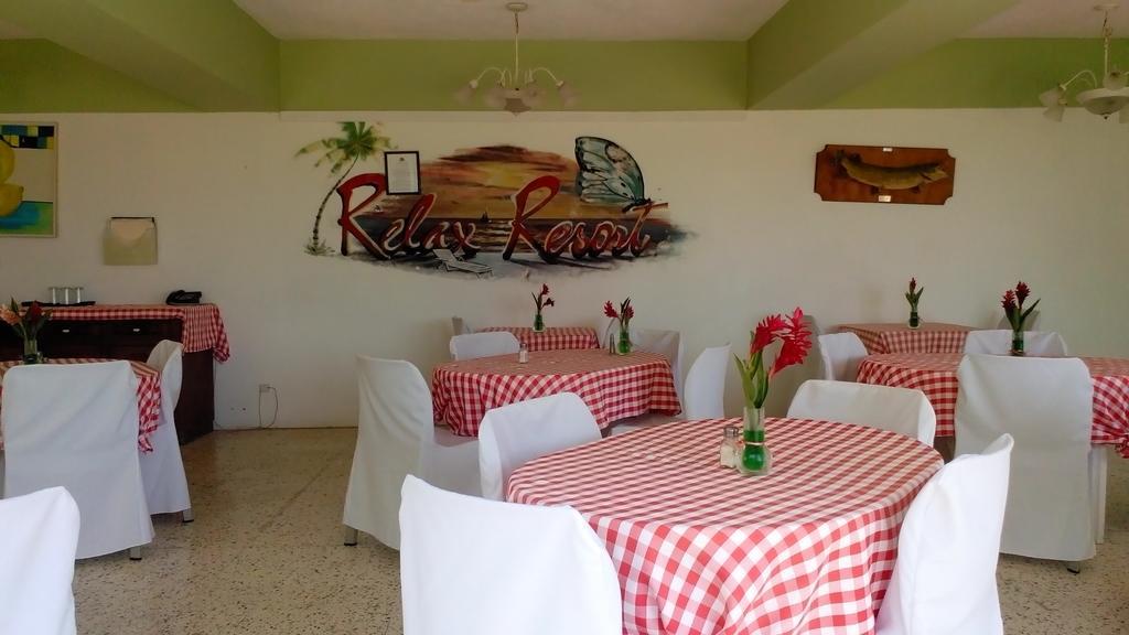 Hotel Relax Resort Teluk Montego Bagian luar foto