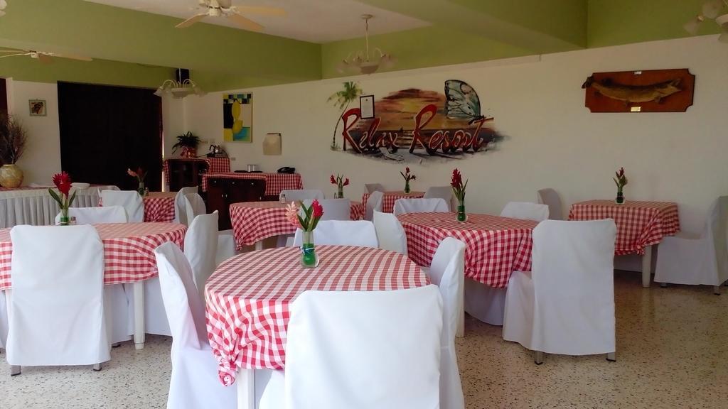 Hotel Relax Resort Teluk Montego Bagian luar foto
