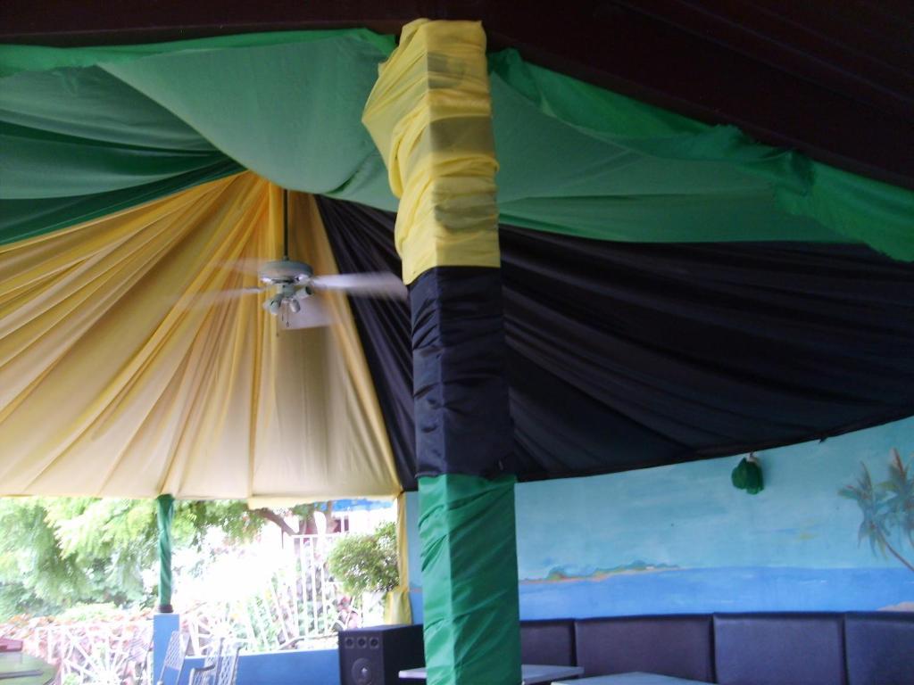 Hotel Relax Resort Teluk Montego Bagian luar foto