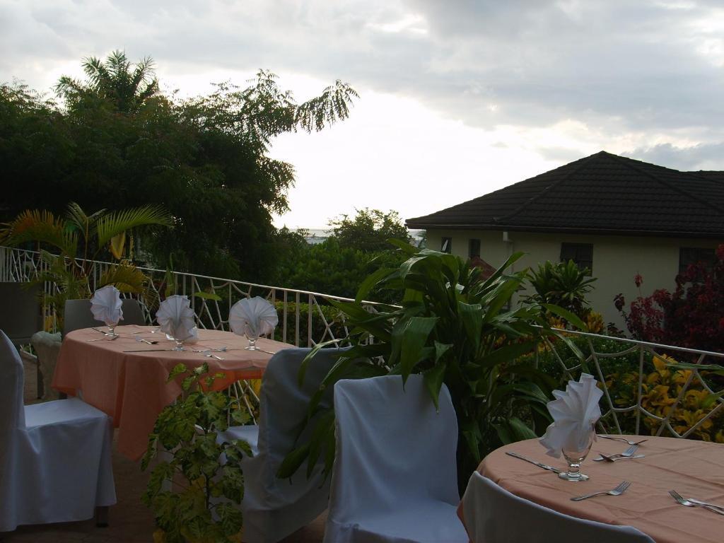 Hotel Relax Resort Teluk Montego Bagian luar foto