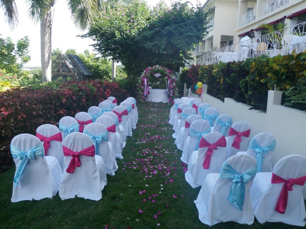 Hotel Relax Resort Teluk Montego Bagian luar foto