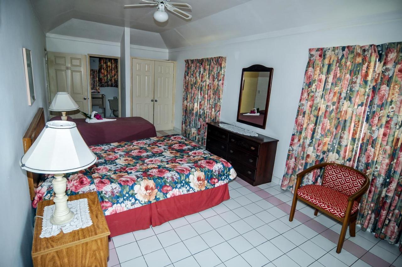 Hotel Relax Resort Teluk Montego Bagian luar foto